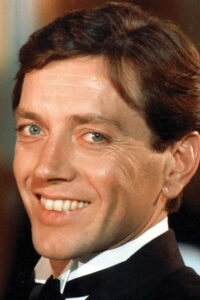 Бернар Жиродо